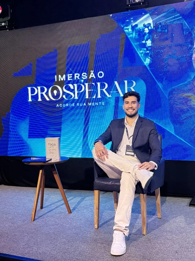 Wesley Paula no palco do evento Imersão Prosperar